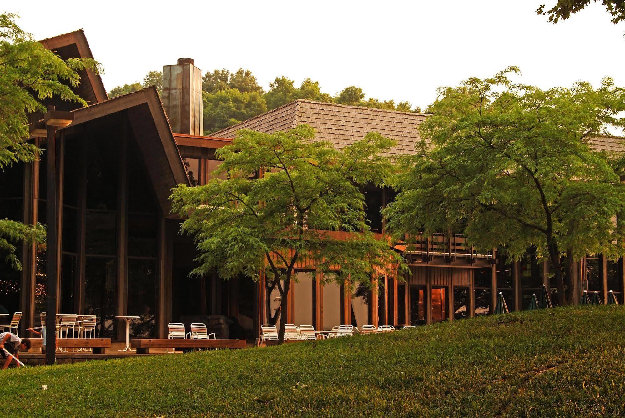 Mohican Lodge And Conference Center Perrysville Eksteriør billede